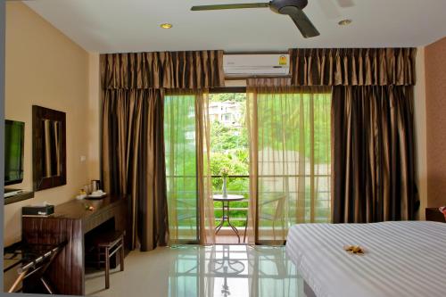 room detail thumbnail 2