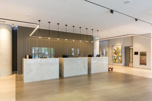 Vestabils, Hotel Mona Plaza in Belgrada