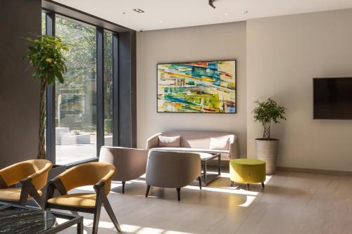 Vestabils, Hotel Mona Plaza in Belgrada