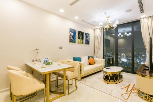 Saigon Home Apartment - Infinity Pool - Tap to explore photos