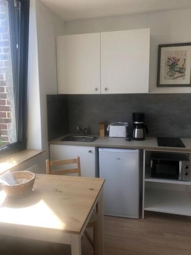 廚房, CHEZ ROMY, MAISON AVEC PARKING ET JARDIN in 勒蒂勒爾