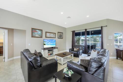 1838 Apataki Court - image 6
