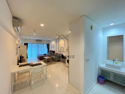 Mercu Summer Suites - image 4