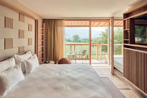 Grand Deluxe Double Room with Balcony