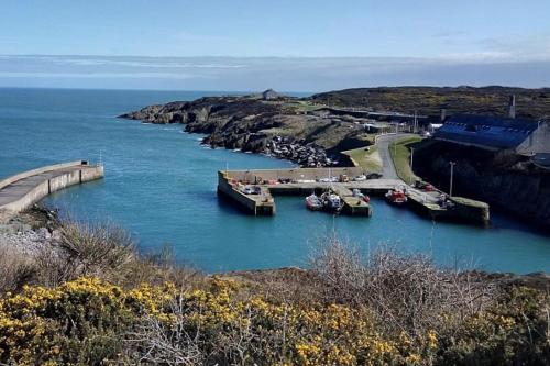 Coastal bungalow, sleeps 5 and ideal for walkers in 阿姆盧赫