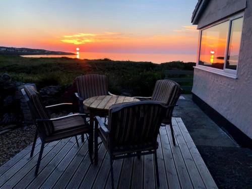 Coastal bungalow, sleeps 5 and ideal for walkers in 阿姆盧赫