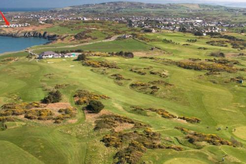 Coastal bungalow, sleeps 5 and ideal for walkers in 阿姆盧赫