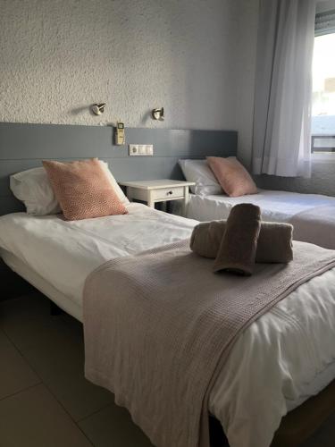 Skol Apartments Marbella - 1 Bedroom Apartment with Sea Views 2