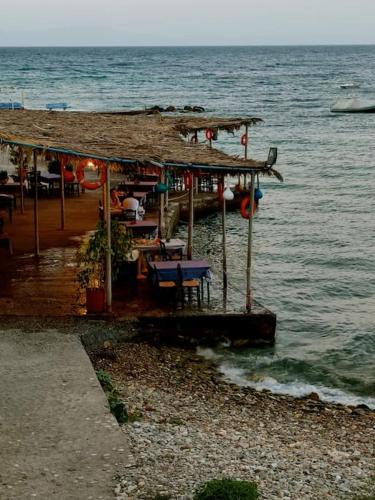 مطعم, Lilly's Seaview Retreat Cottage in Avlakia