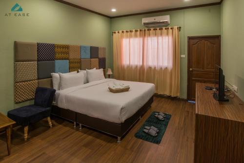 2 bedrooms, 6 beds