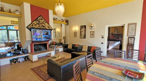 共用Lounge/電視區, Villa in Pistoia with Pool and Mountain Views in 盧卡城中心