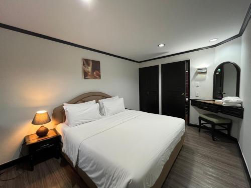 Executive One-Bedroom Suite image 7
