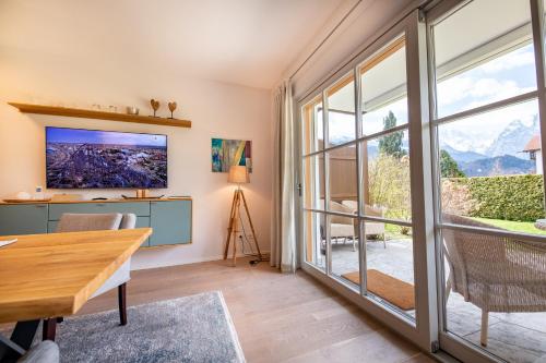 Apartment with Mountain View