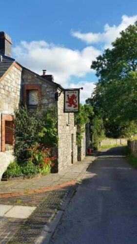 Rose Cottage Trecynon Traditional 2 bed cottage Zip World Beacons Bike