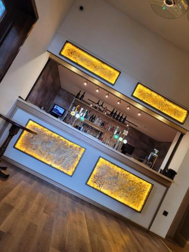 Palm Court Hotel - image 12