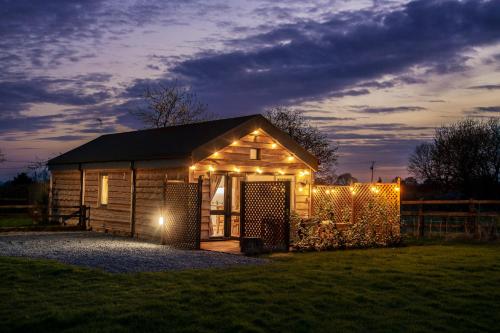 Exterior view of Montana Log Cabin - Ockeridge Rural Retreats