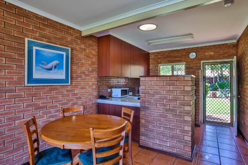 ห้องครัว, เบย์ไซด์ ฮอลิเดย์ อพาร์ทเมนท์ (Bayside Holiday Apartments) in บรูม