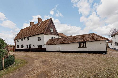 Beautiful 10 Bed Oak beamed Country House