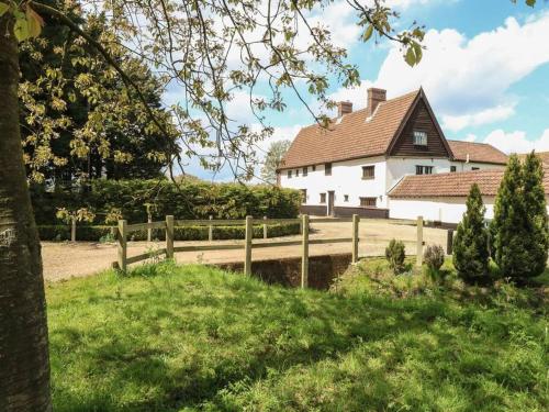 Beautiful 10 Bed Oak beamed Country House