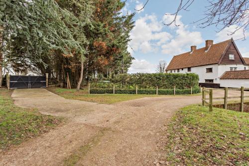 Beautiful 10 Bed Oak beamed Country House