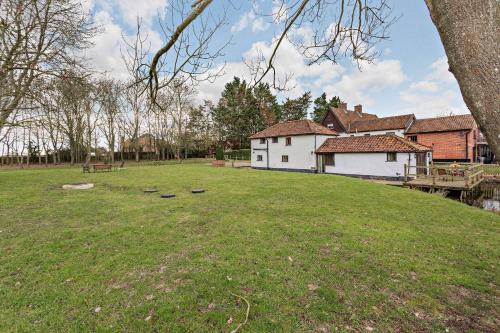 Beautiful 10 Bed Oak beamed Country House