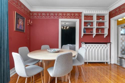 Charming Apartment - Amazing Downtown Location 4