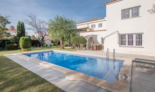  Villa 50m from the beach in Cambrils, TarracoHomes in Marina