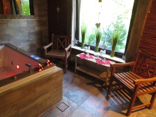 Karstais baseins, Cudodomek SPA w Mrozach Wielkich kolo Elku in Mrozy Wielkie