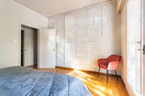 Spacious renovated flat in the Athens Riviera