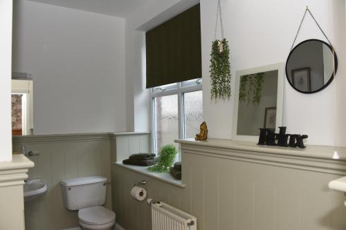 Greyhound Hotel - image 5