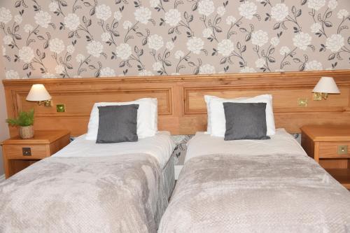 Greyhound Hotel - image 8