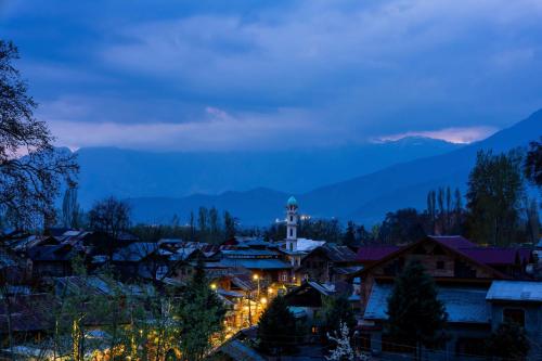 Vista/Panorama, Zostel Srinagar in Srinagar
