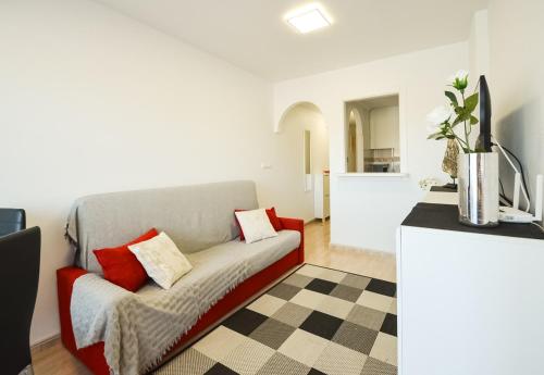 Schöne Wohnung mit Pool , Wi-Fi und privat Garage 2