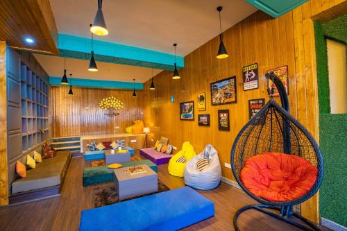 Shared lounge/TV area, Zostel Srinagar in Srinagar