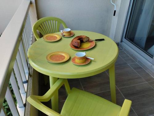 Erkély/terasz, Petit paradis classé 3 étoiles à 200m de la plage! Terrasse-Wifi-Parking-clim (Petit paradis classe 3 etoiles a 200m de la plage! Terrasse-Wifi-Parking-clim) in Saint Mandrier Sur Mer