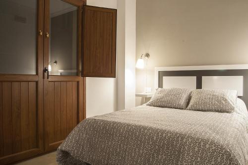 Apartamentos Catedral Plaza 3000 Catedral Plaza Apartamentos is conveniently located in the popular City Center area. Featuring a complete list of amenities, guests will find their stay at the property a comfortable one. Free Wi-Fi i