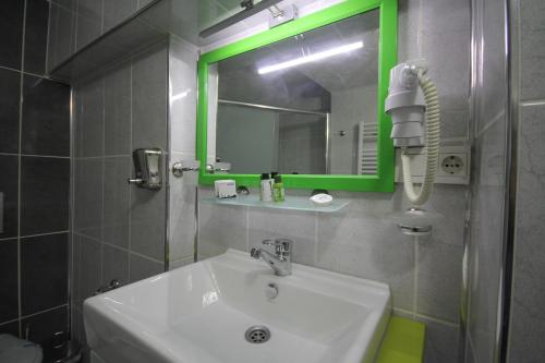 Perazre Hotel, Istanbul (photo 7)