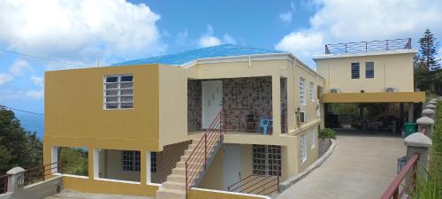 Hotellet från utsidan, More Than Beauty Properties in Tortola