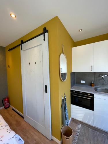 Badkamer, Bed & Breakfast Danina in Sassenheim