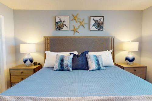 904 - Surfside Towers in St Pete Beach, USA