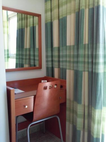 Double or Twin Room image 3