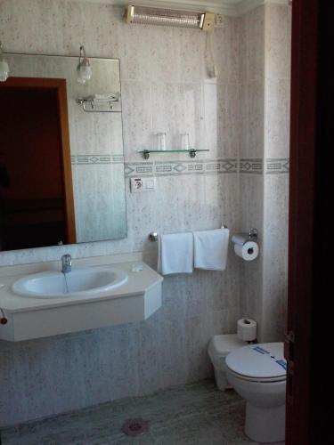 Double or Twin Room image 9