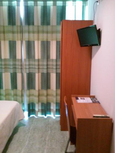 Single Room image 3