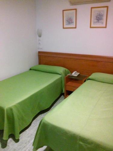 Double or Twin Room image 4