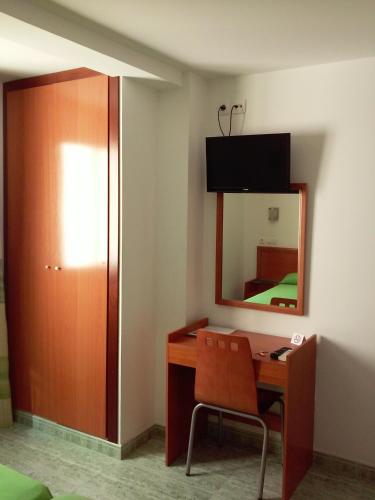 Double or Twin Room image 2