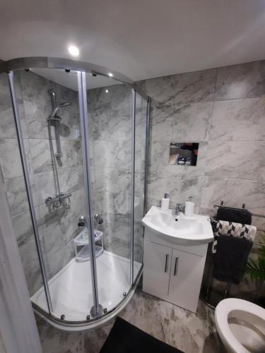 2 Bed House - Sleeps 6 - Parking - Wifi in Rostrevor