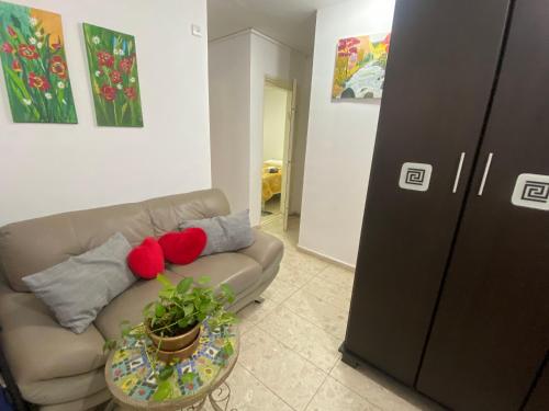 Zlatas Apartment in Hadera , Israel