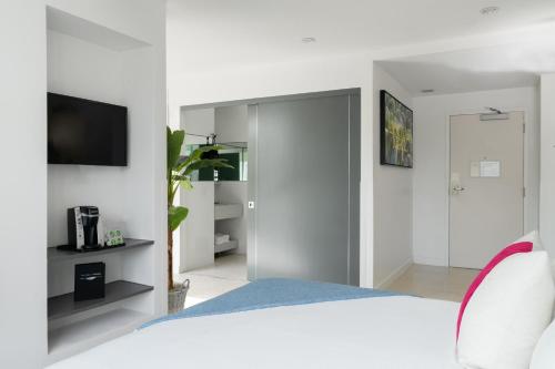 Clevelander Hotel - image 6