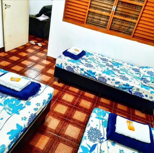 3 twin beds