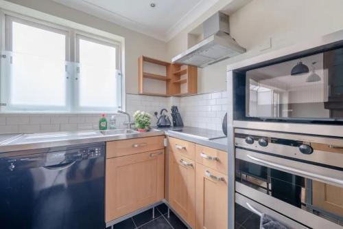 Lovely 1 Bedroom with Patio - 10 mins from Hyde Park - image 8